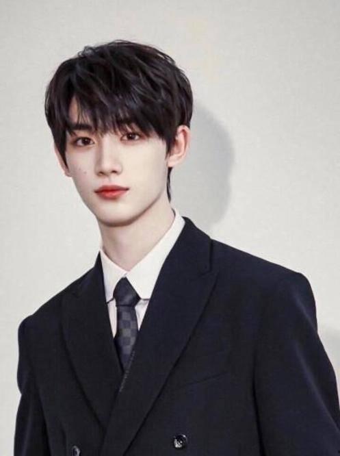 工作人员爆料丁程鑫视频,工作人员爆料背后的故事